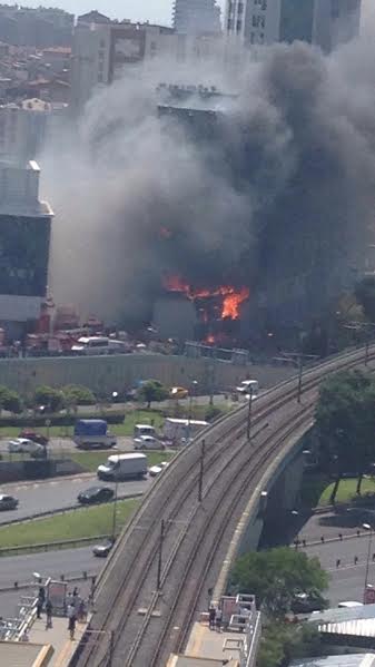 İstanbul Merter'de yangın